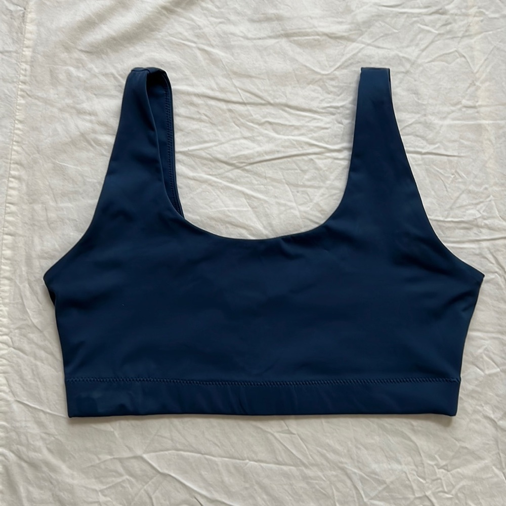 Everlane The Perform Sports Bra Size Small in Atlantic Dark Blue